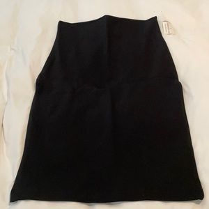 Windsor high waisted pencil skirt in black. Size L